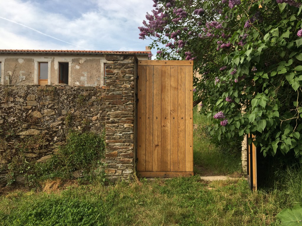 Portail maison gîte au calme